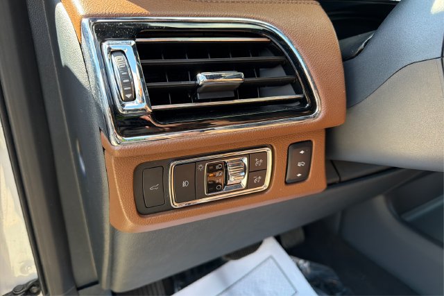 Used 2023 Lincoln Navigator Reserve AWD/4WD image 16