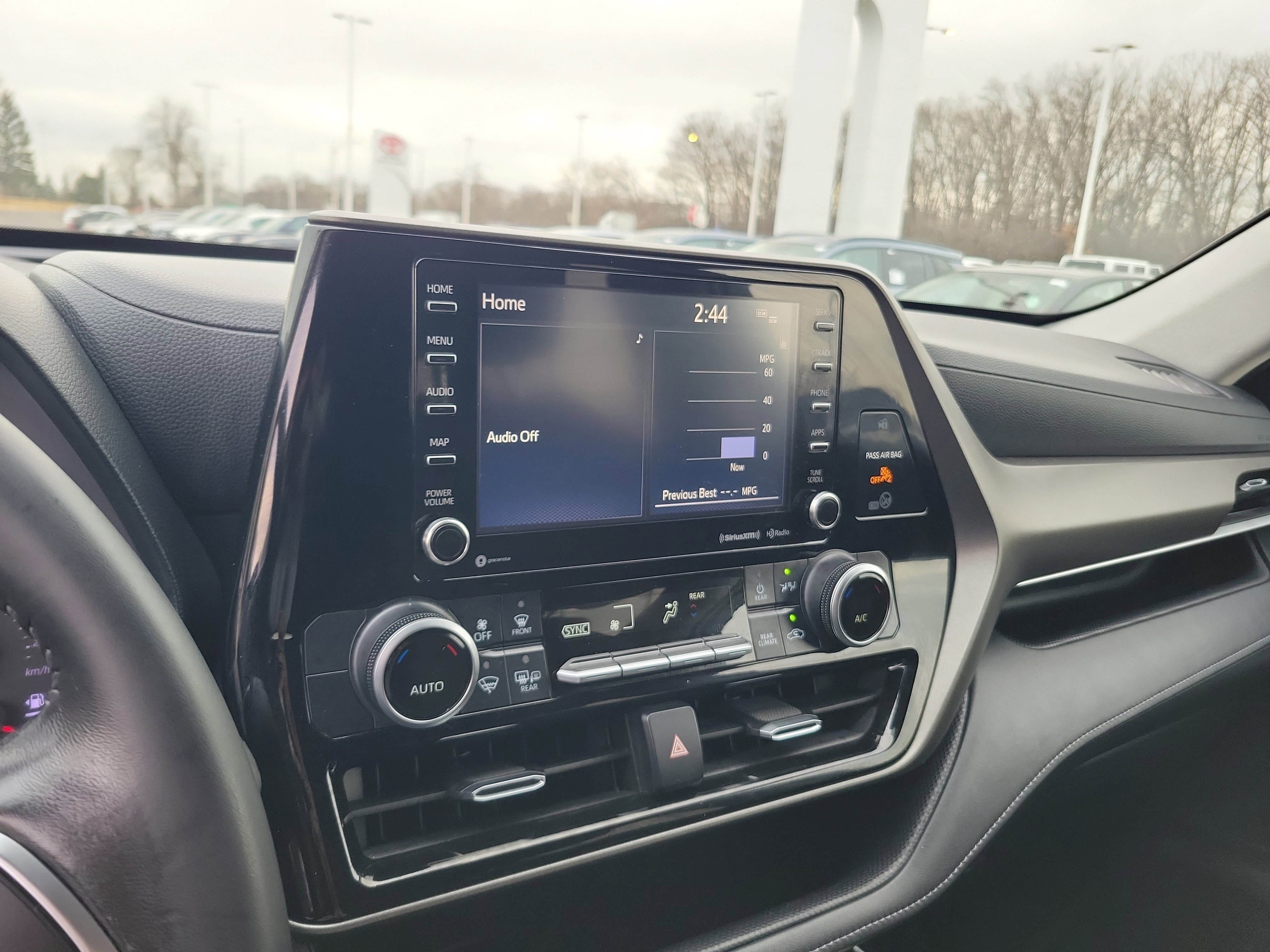 Certified 2020 Toyota Highlander LE image 14