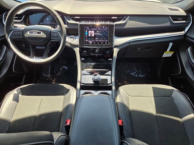 Used 2023 Jeep Grand Cherokee Altitude AWD/4WD image 16