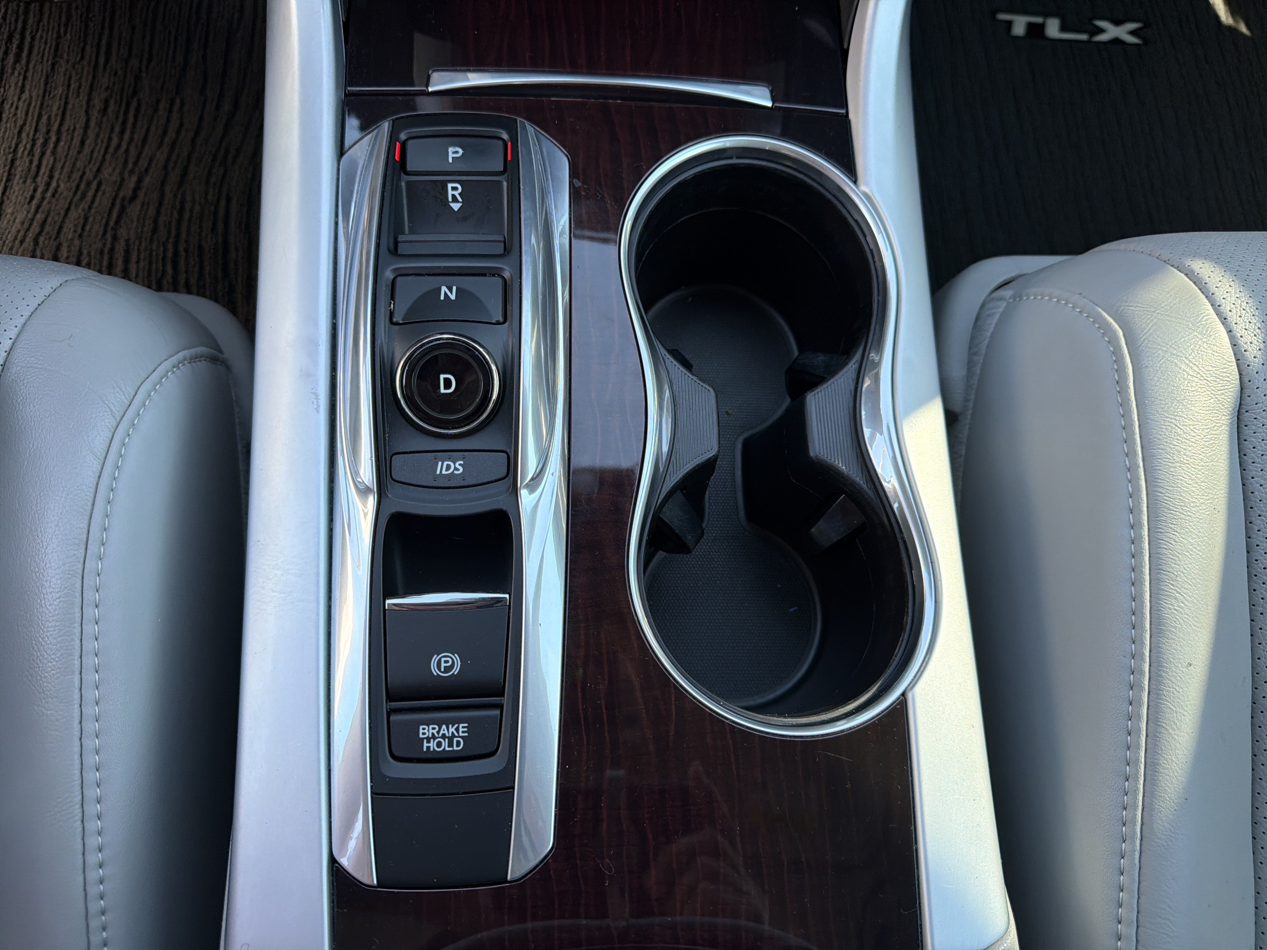 Used 2017 Acura TLX w/ Technology Package FWD image 32