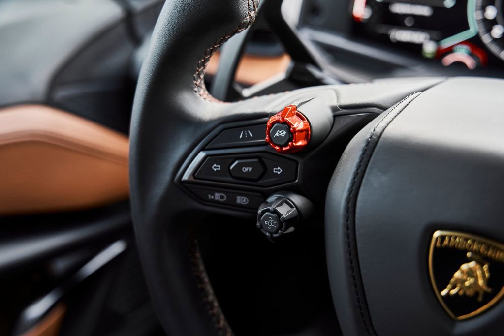 Used 2025 Lamborghini Revuelto AWD/4WD image 57