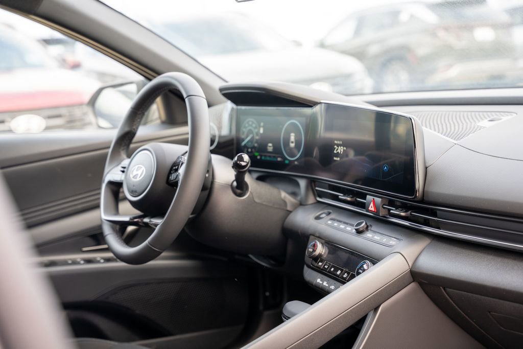 New 2025 Hyundai Elantra SEL image 11
