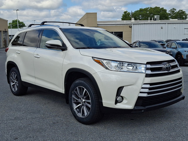Used 2019 Toyota Highlander XLE AWD/4WD image 3