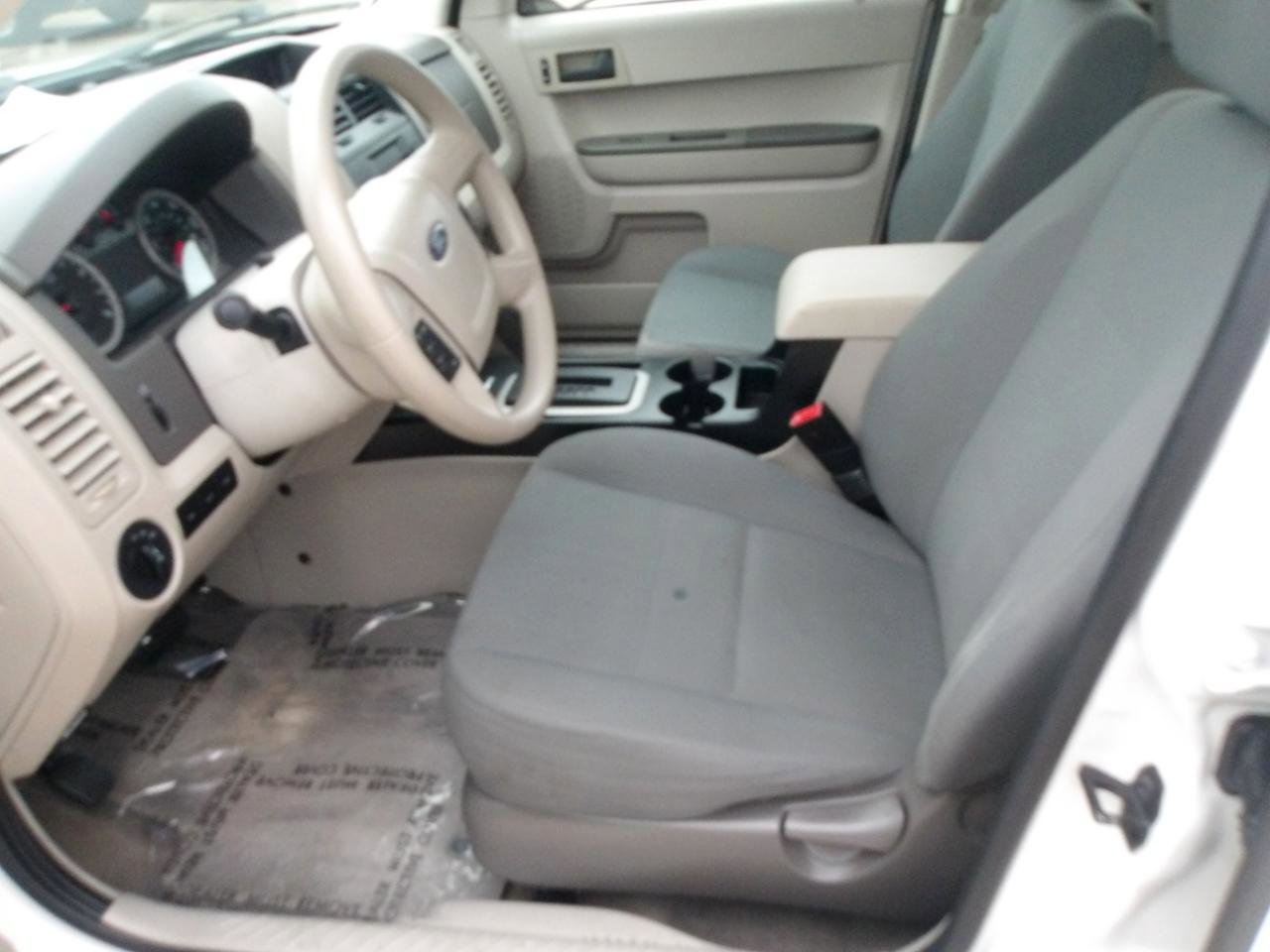 Used 2011 Ford Escape XLS w/ 102A Rapid Spec Order Code FWD image 19