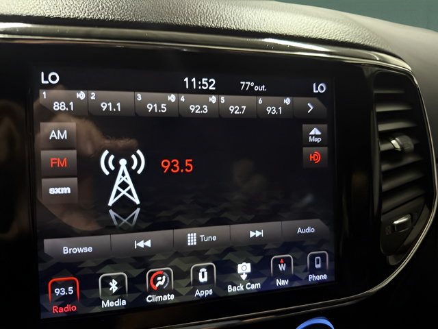Used 2019 Jeep Grand Cherokee Laredo w/ Laredo X Package RWD image 18