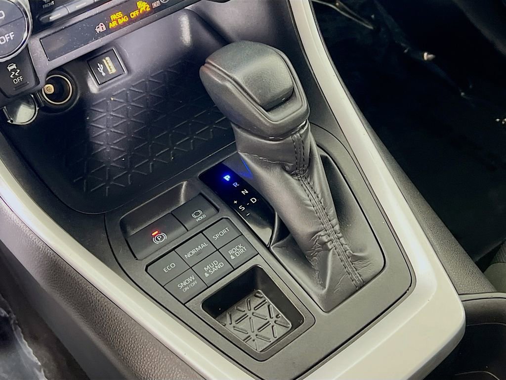Certified 2025 Toyota RAV4 XLE AWD/4WD image 16