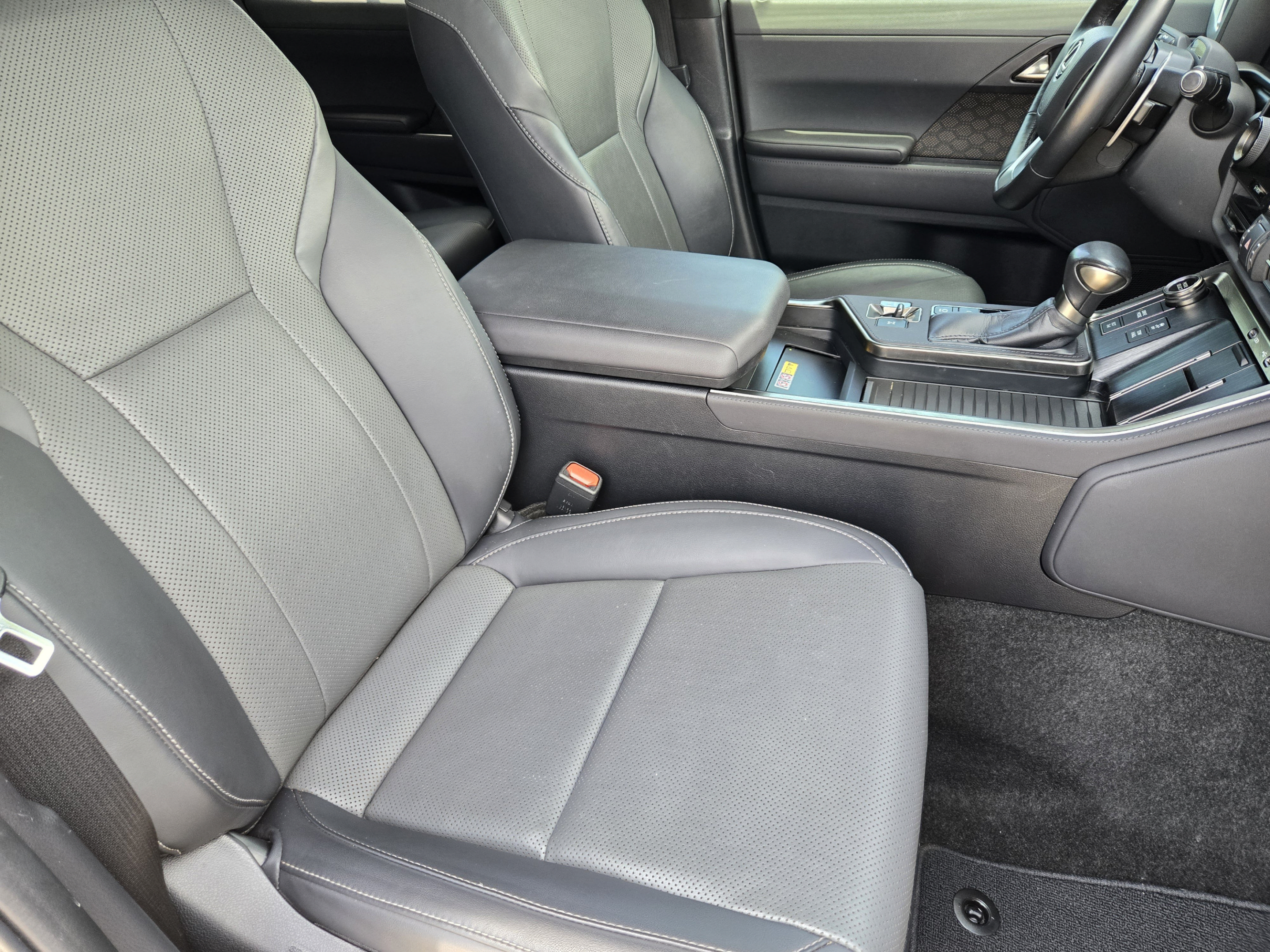 Used 2024 Lexus GX 550 w/ Cold Area Package AWD/4WD image 10