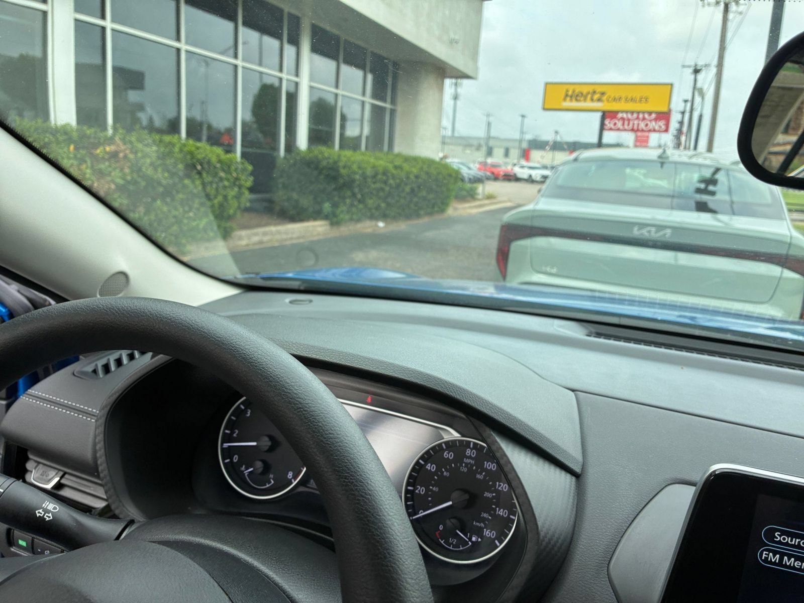 Used 2025 Nissan Sentra SV FWD image 32