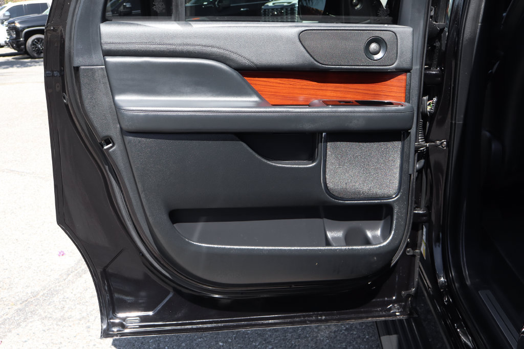 Used 2022 Lincoln Navigator L 4WD image 49