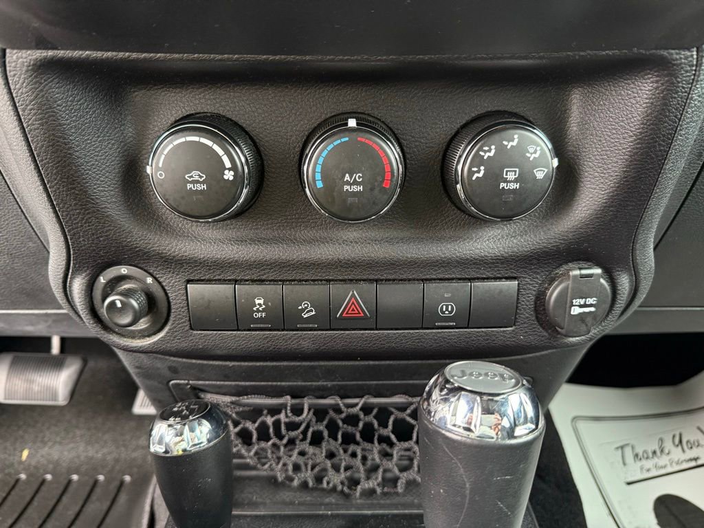 Used 2016 Jeep Wrangler Unlimited Sahara w/ Connectivity Group image 20