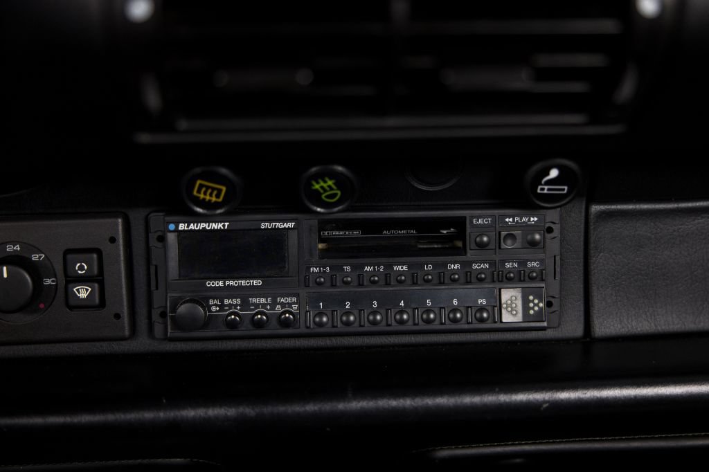 Used 1991 Porsche 911 Carrera RWD image 24