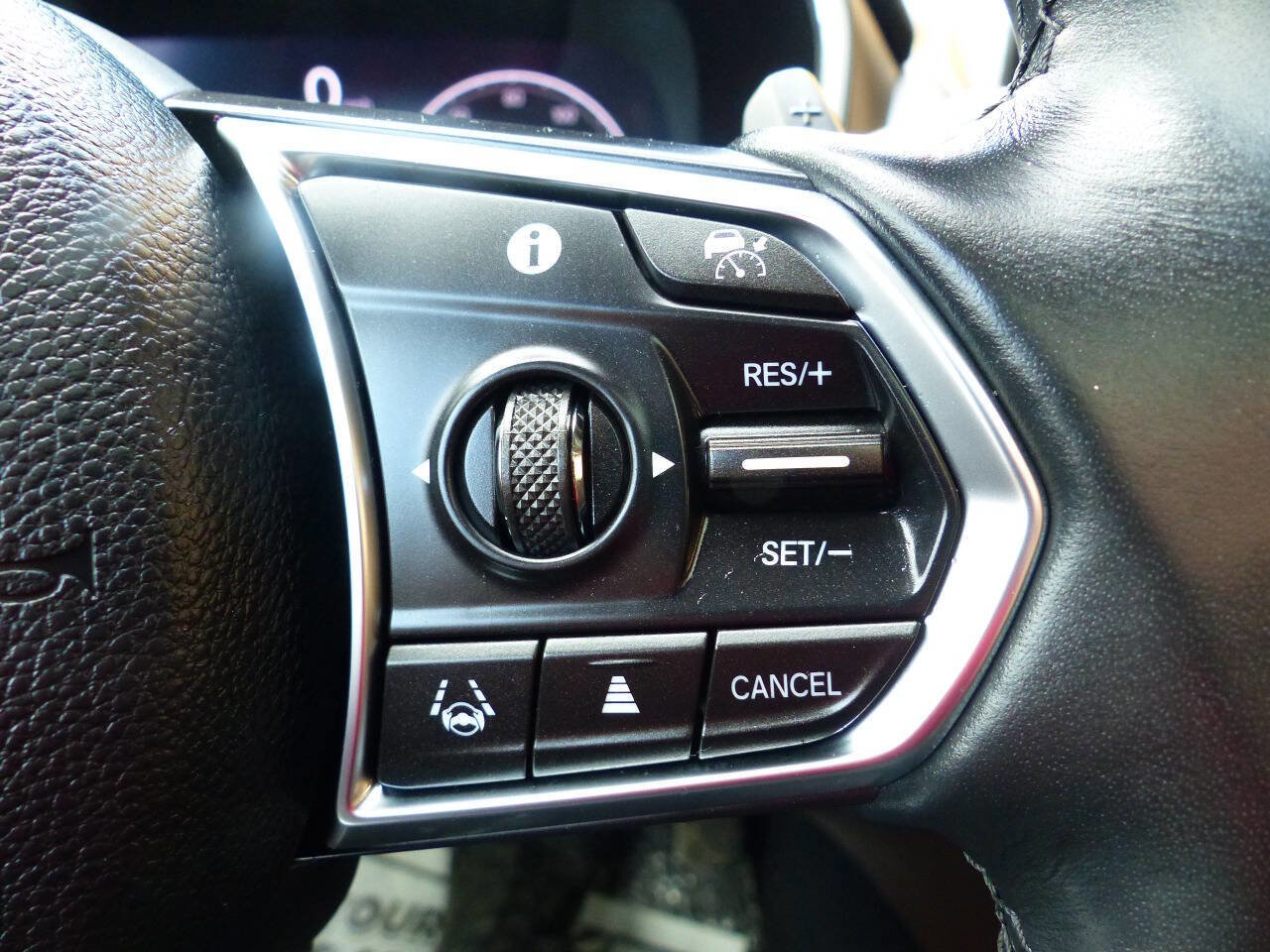 Used 2024 Acura MDX SH-AWD w/ Technology Package image 25