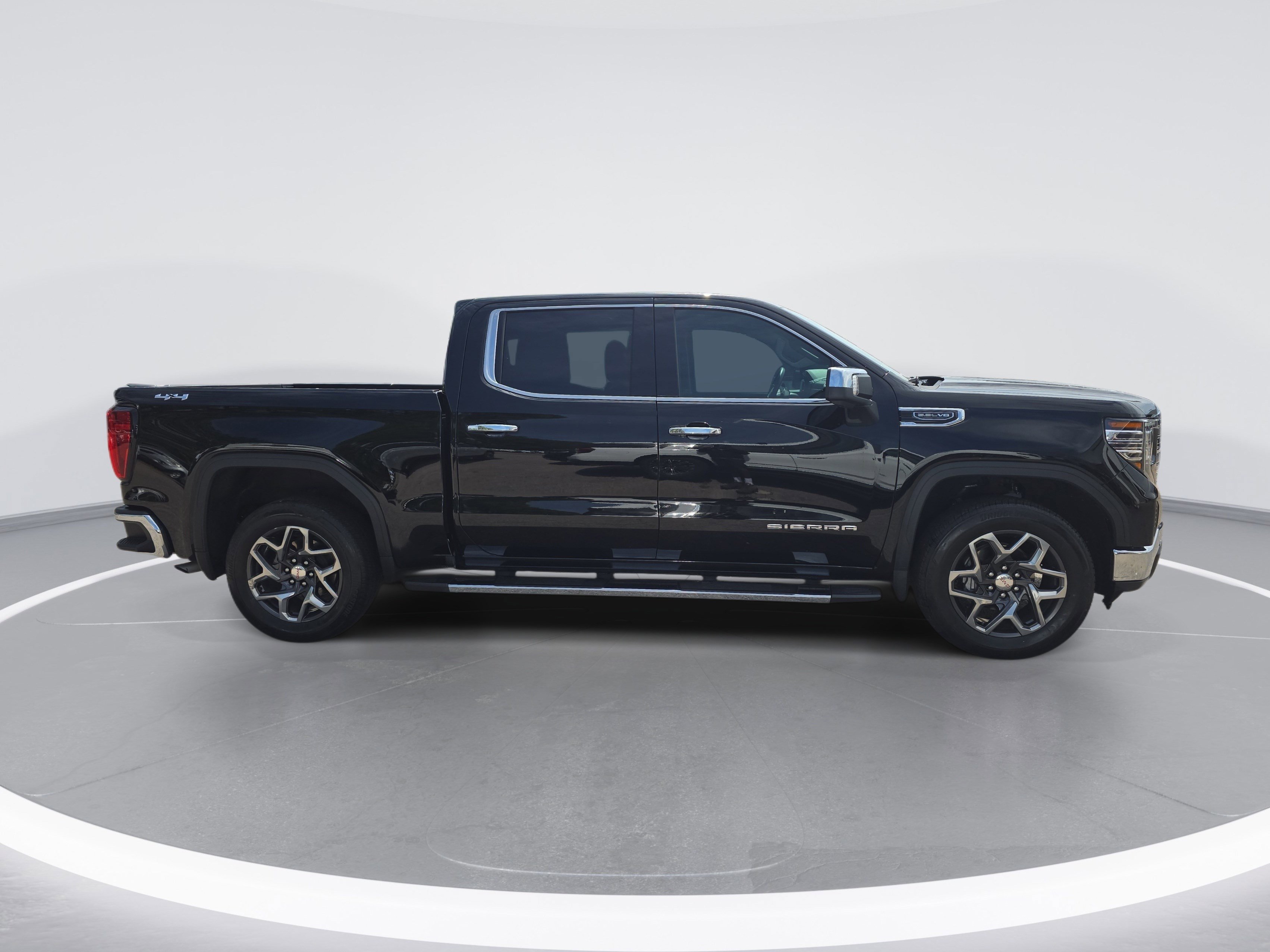 Used 2024 GMC Sierra 1500 SLT w/ SLT Premium Plus Package AWD/4WD image 2