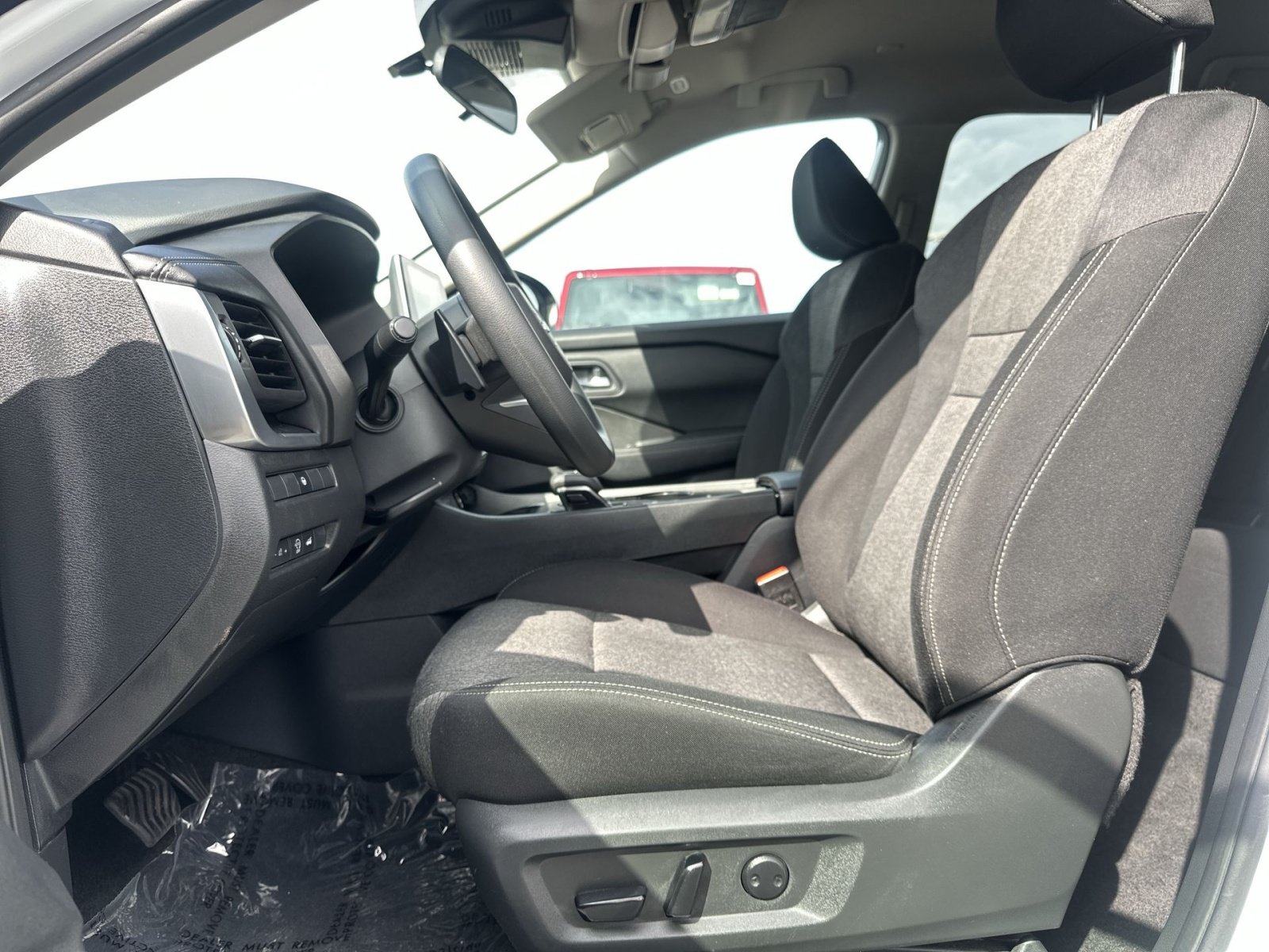 Used 2024 Nissan Rogue SV FWD image 14