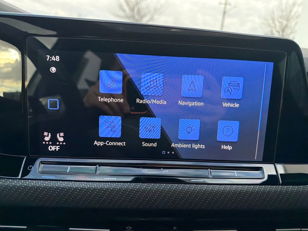 Certified 2024 Volkswagen Golf R 2.0T image 21