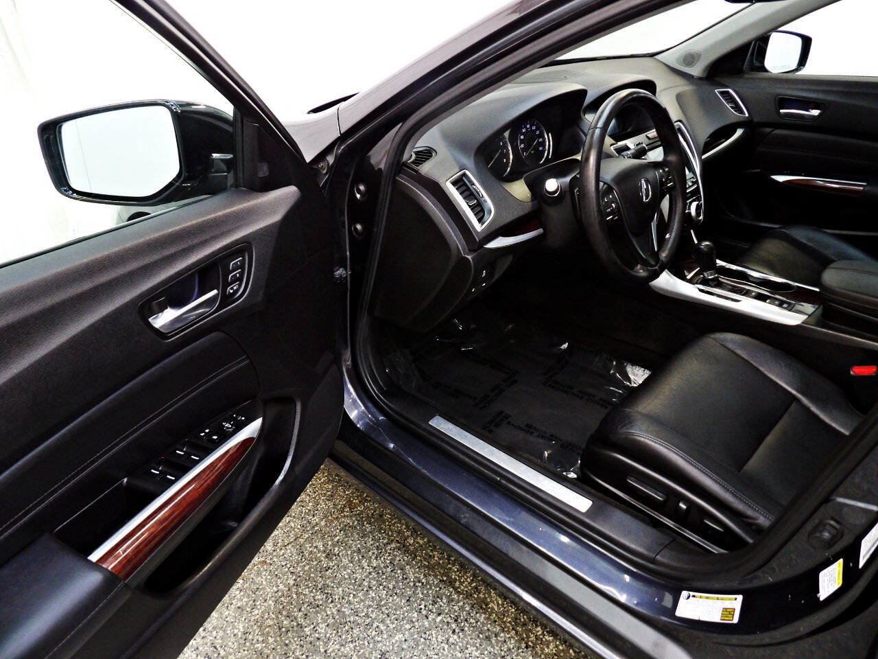 Used 2015 Acura TLX w/ Technology Package FWD image 9