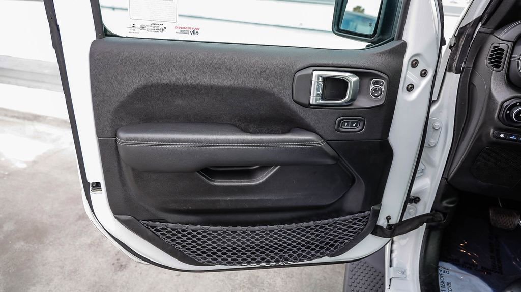 Used 2023 Jeep Wrangler Unlimited Sahara AWD/4WD image 25