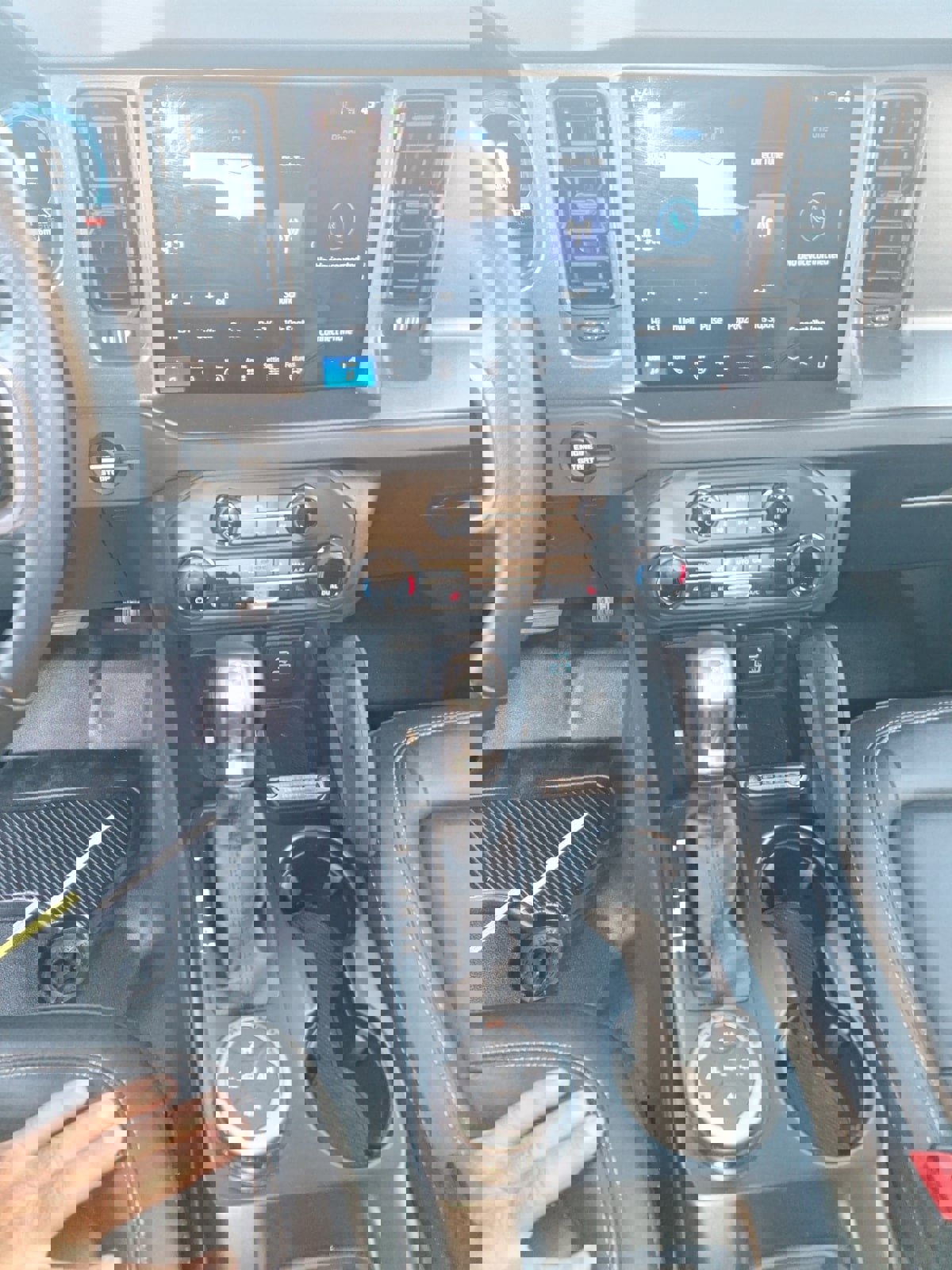 Certified 2025 Ford Bronco Badlands image 11