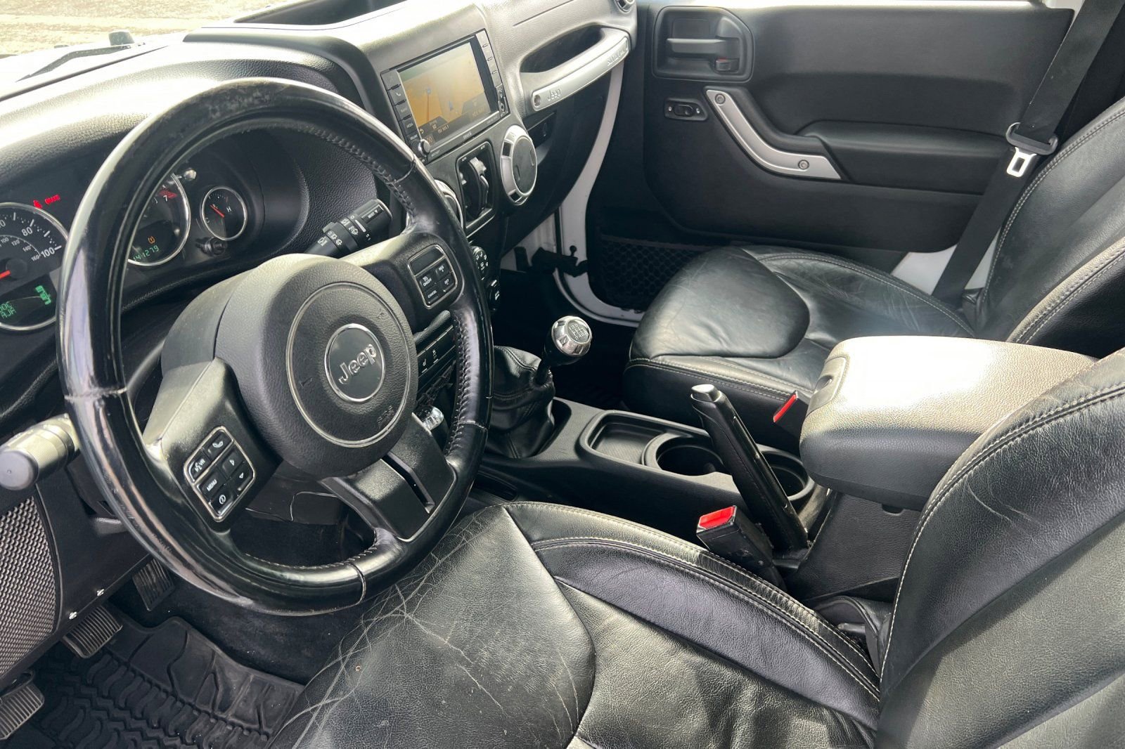 Used 2013 Jeep Wrangler Unlimited Sahara w/ Connectivity Group image 7