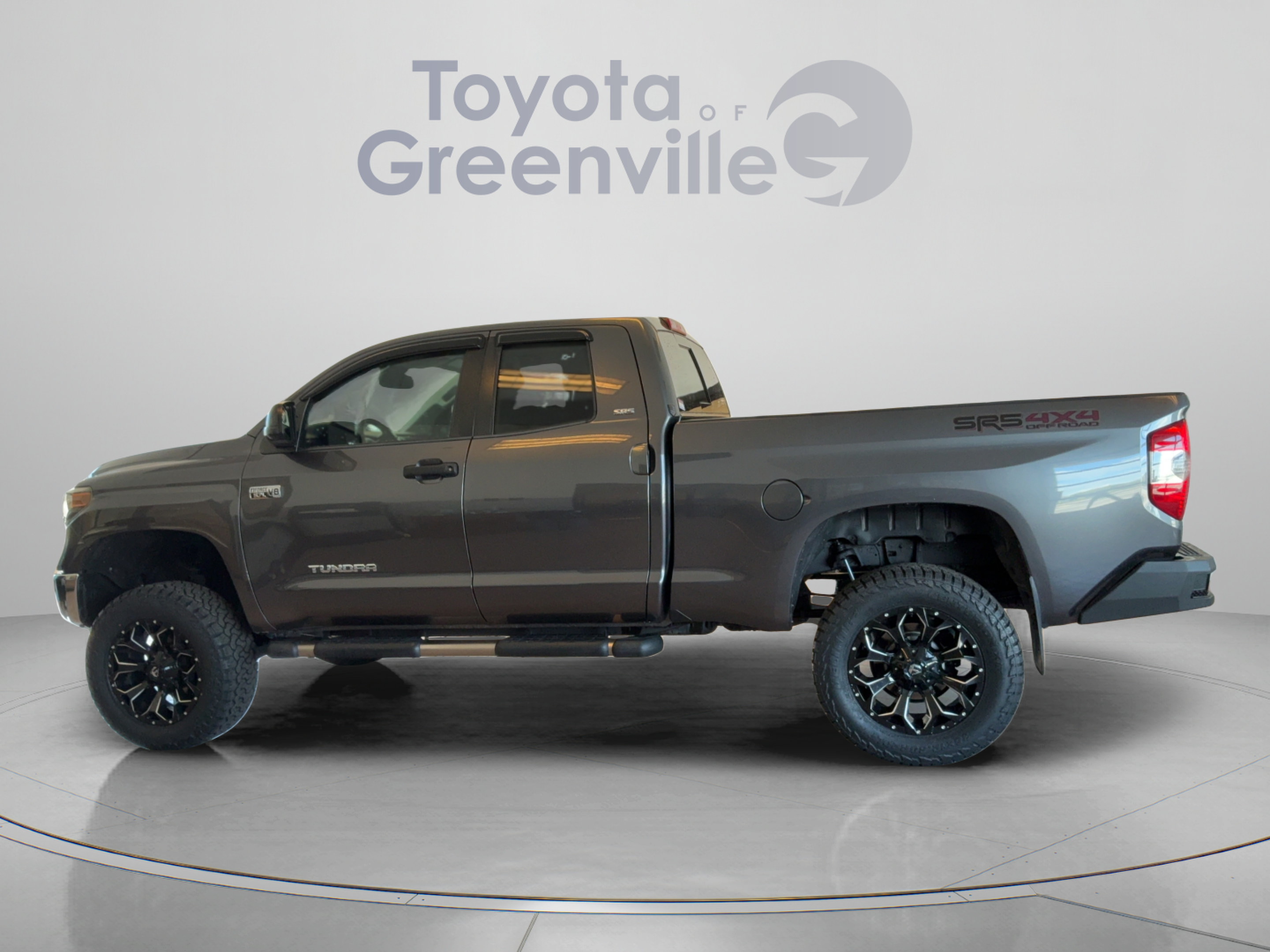 Used 2019 Toyota Tundra SR5 AWD/4WD image 2
