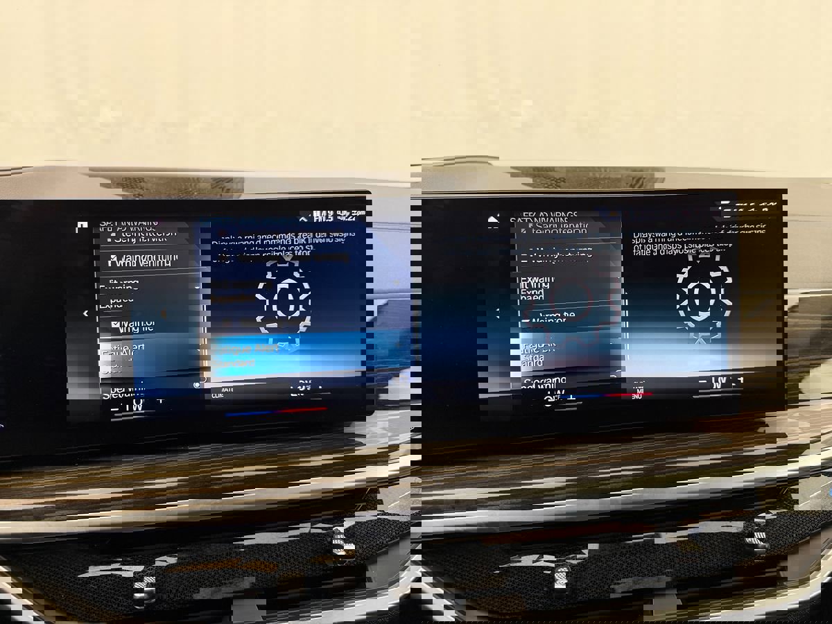 Used 2023 BMW X7 xDrive40i w/ Premium Package image 27