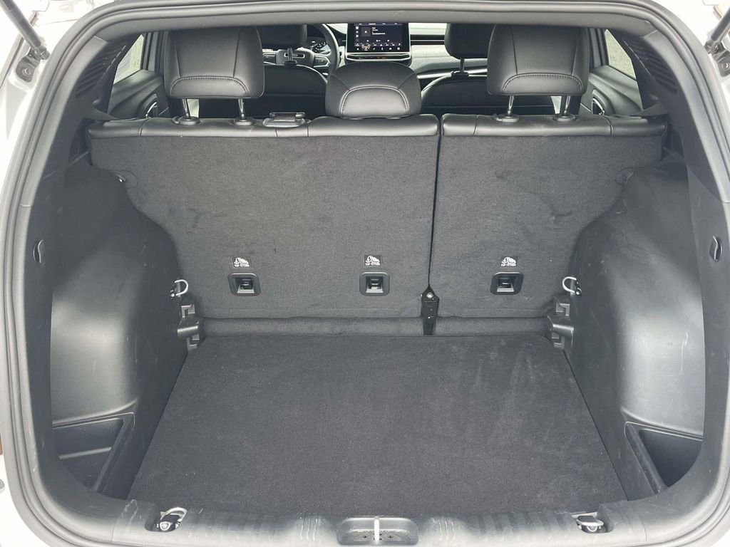 Used 2024 Jeep Compass Latitude image 10