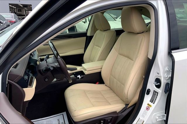 Used 2016 Lexus ES 350 350 w/ Luxury Package w/Wood Trim image 6