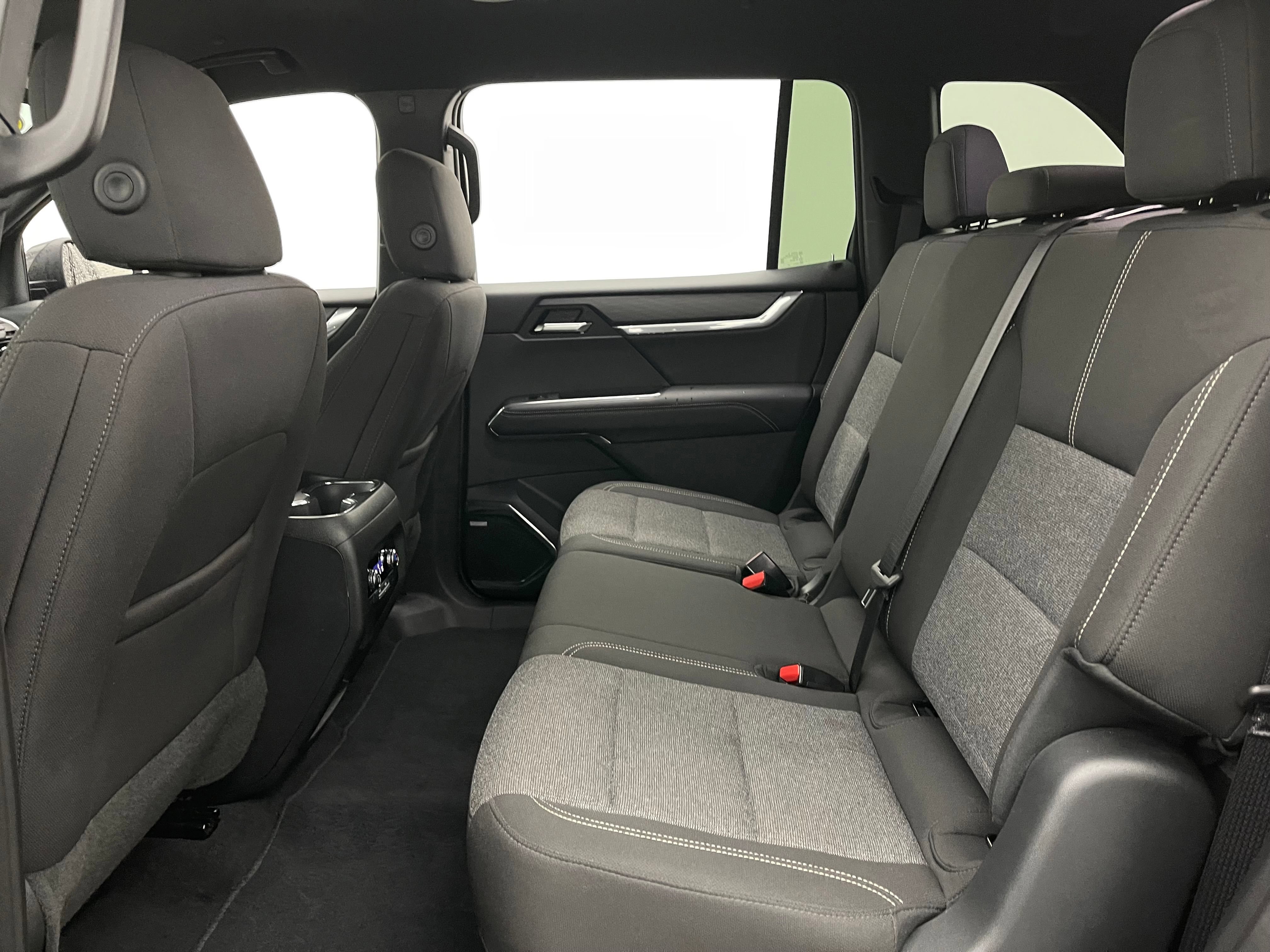 Used 2025 GMC Acadia Elevation FWD image 41