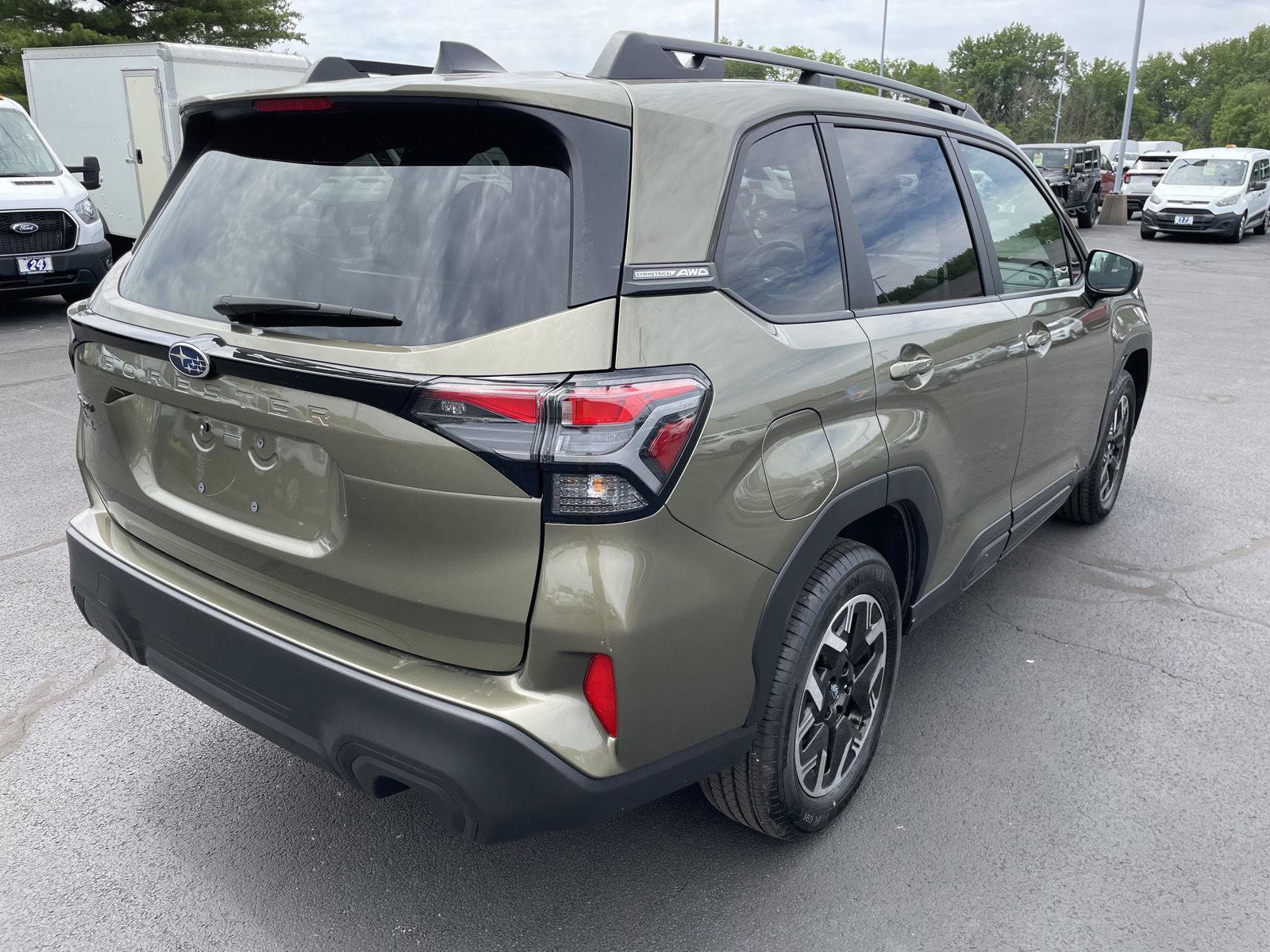 Used 2025 Subaru Forester Premium AWD/4WD image 5