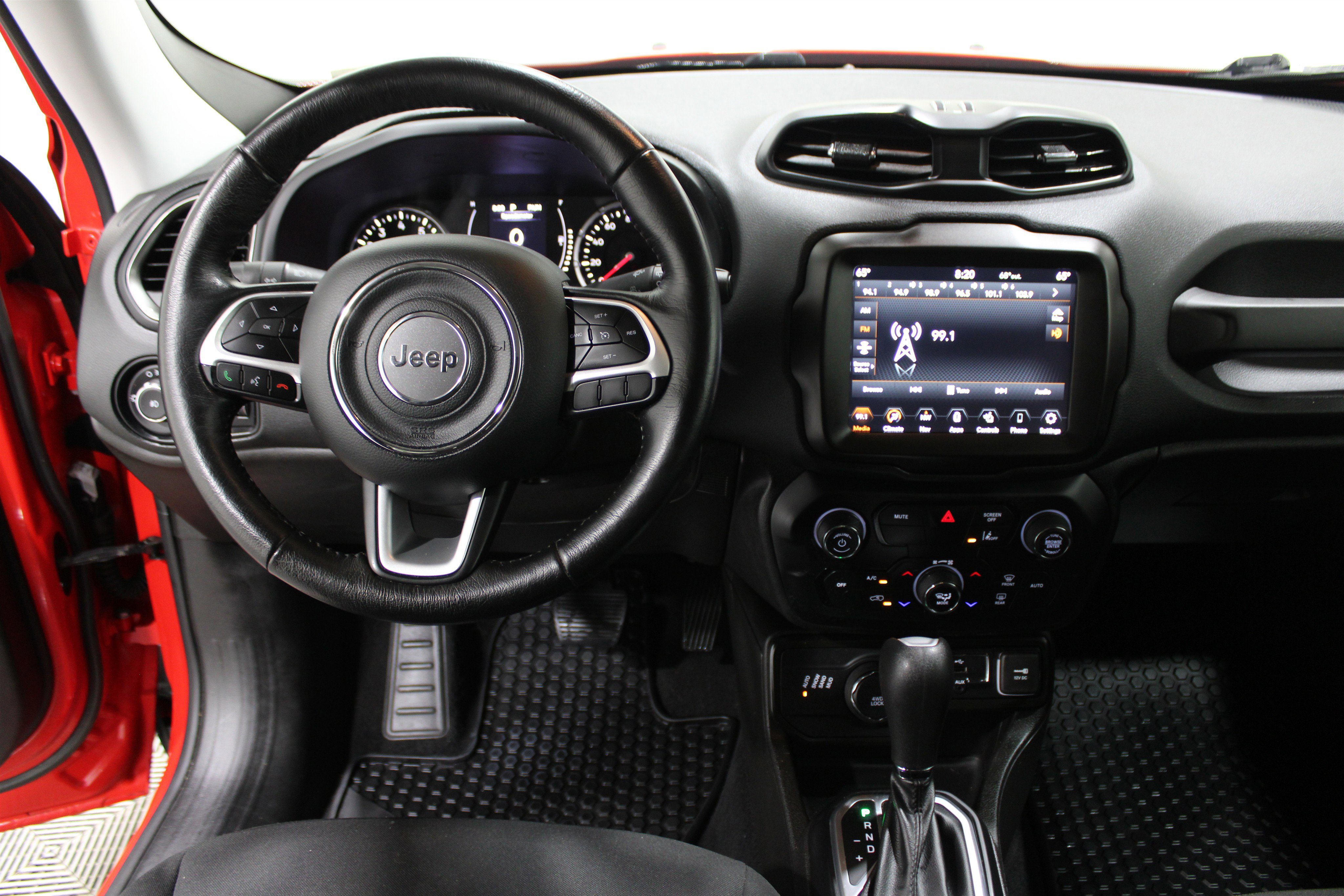 Used 2023 Jeep Renegade Latitude w/ Premium Group image 2