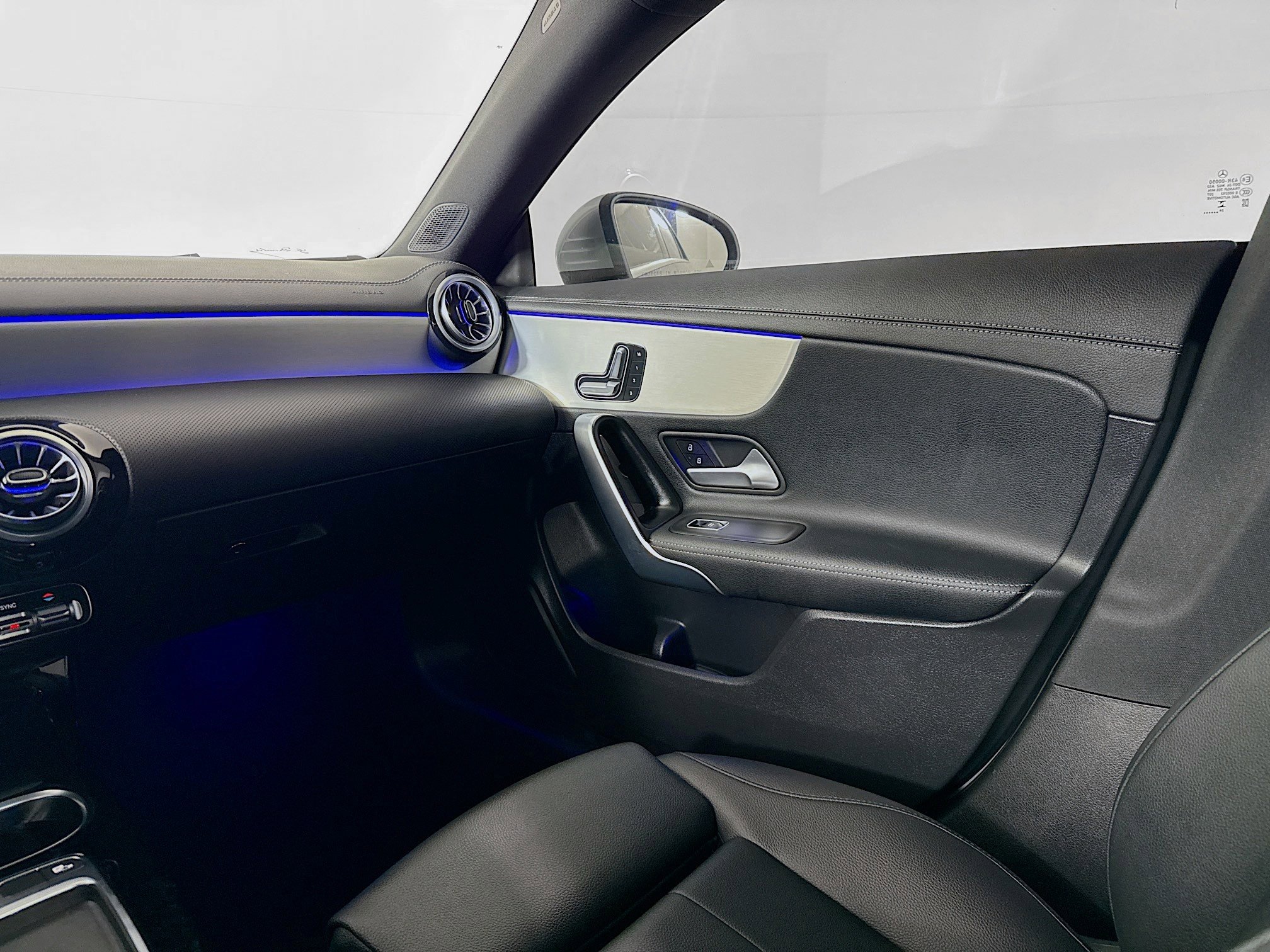 Used 2025 Mercedes-Benz CLA 250 4MATIC image 27