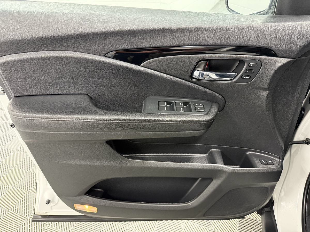 Used 2022 Honda Pilot Touring image 9
