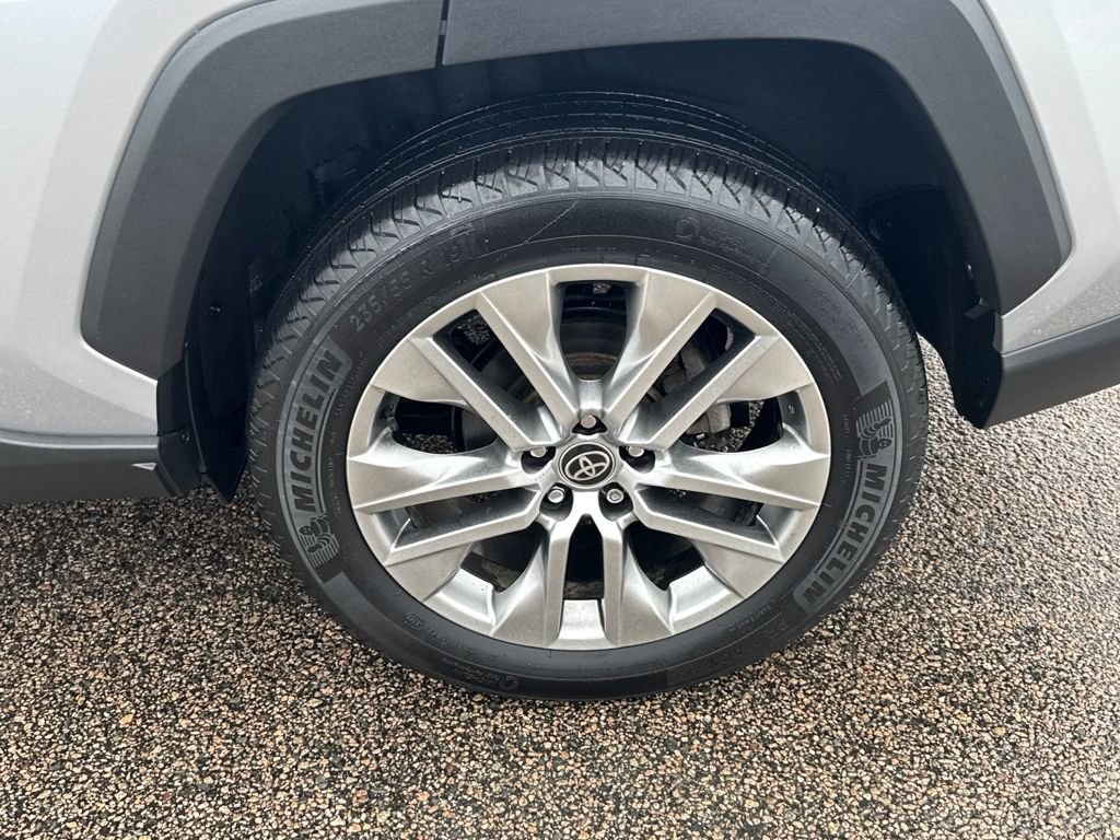 Used 2023 Toyota RAV4 XLE Premium image 40