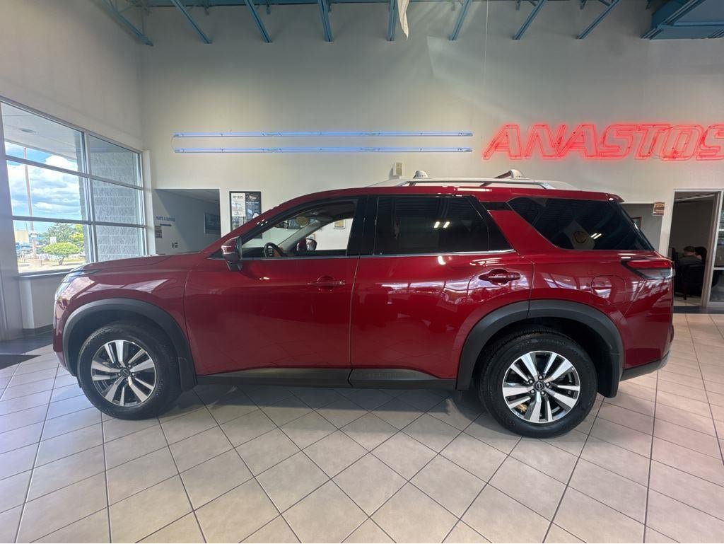 Used 2023 Nissan Pathfinder SL AWD/4WD image 8