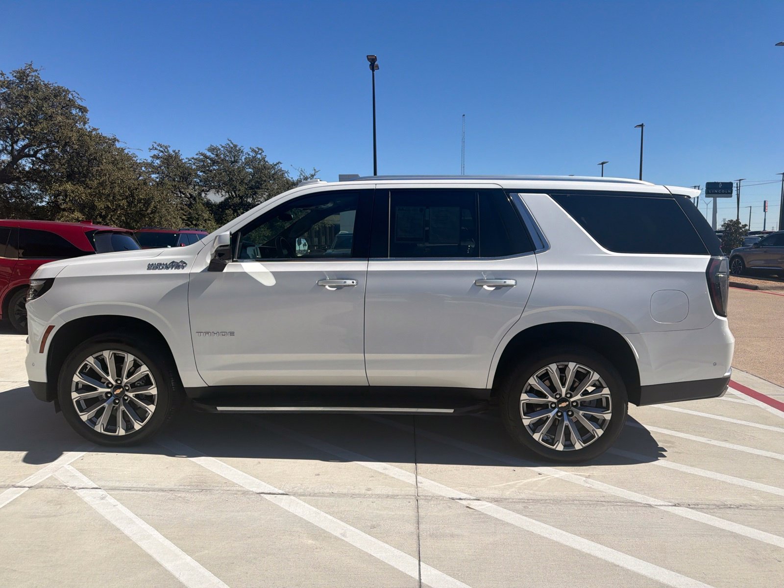 Used 2025 Chevrolet Tahoe High Country AWD/4WD image 8