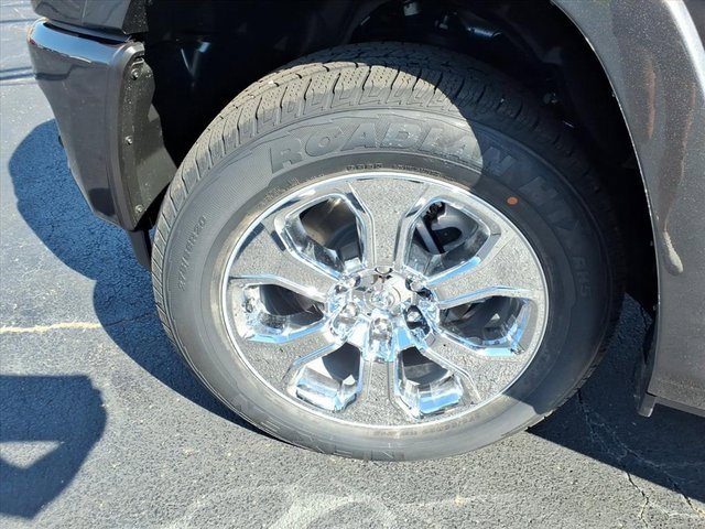 New 2026 RAM 1500 4x4 Crew Cab image 6