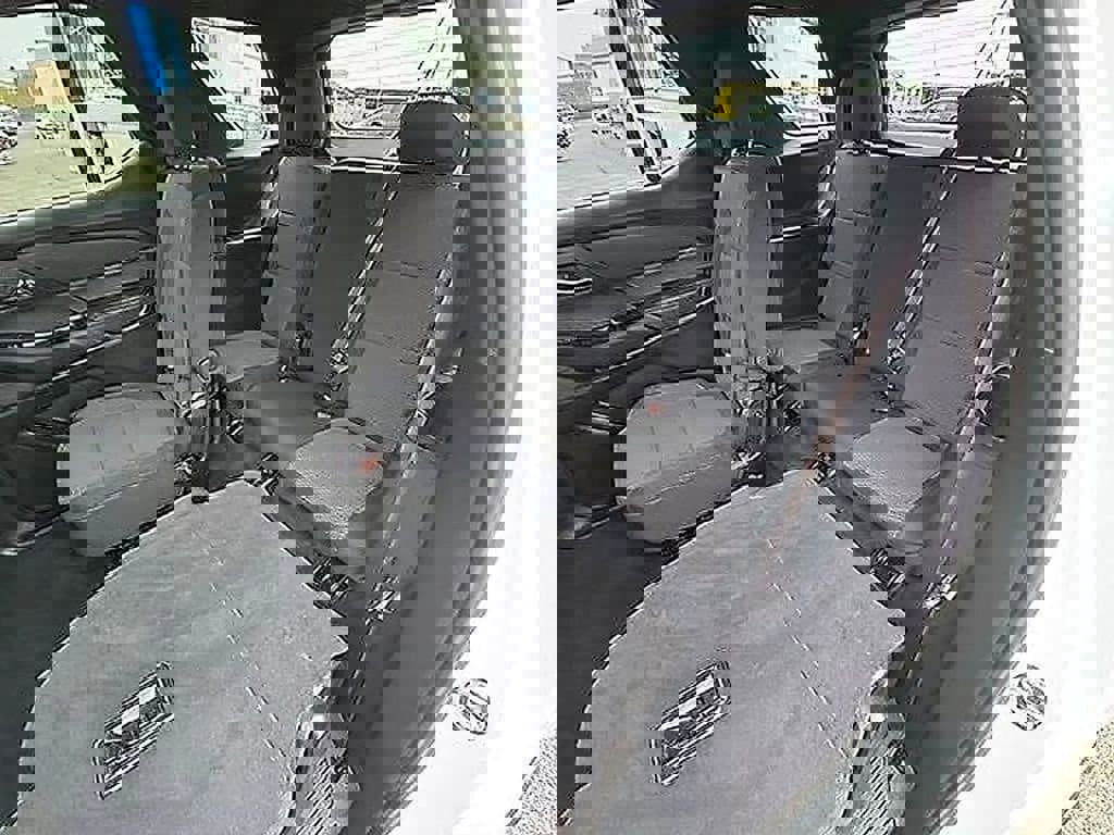 Used 2023 Chevrolet Traverse LT image 41