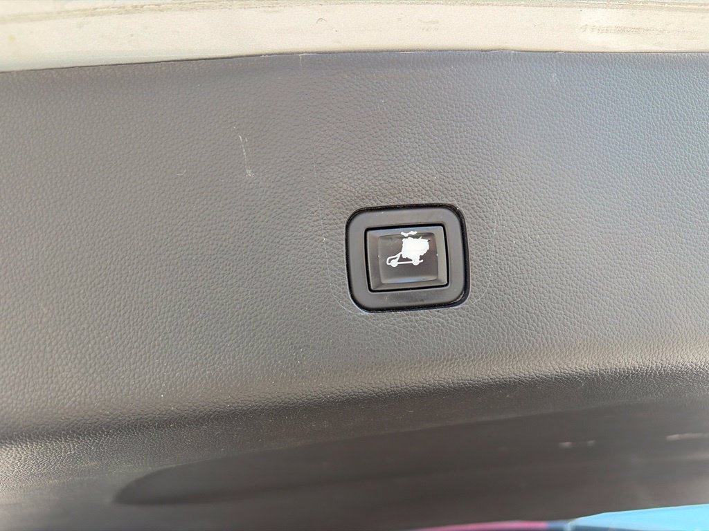 Used 2020 Chevrolet Traverse Premier AWD/4WD image 36