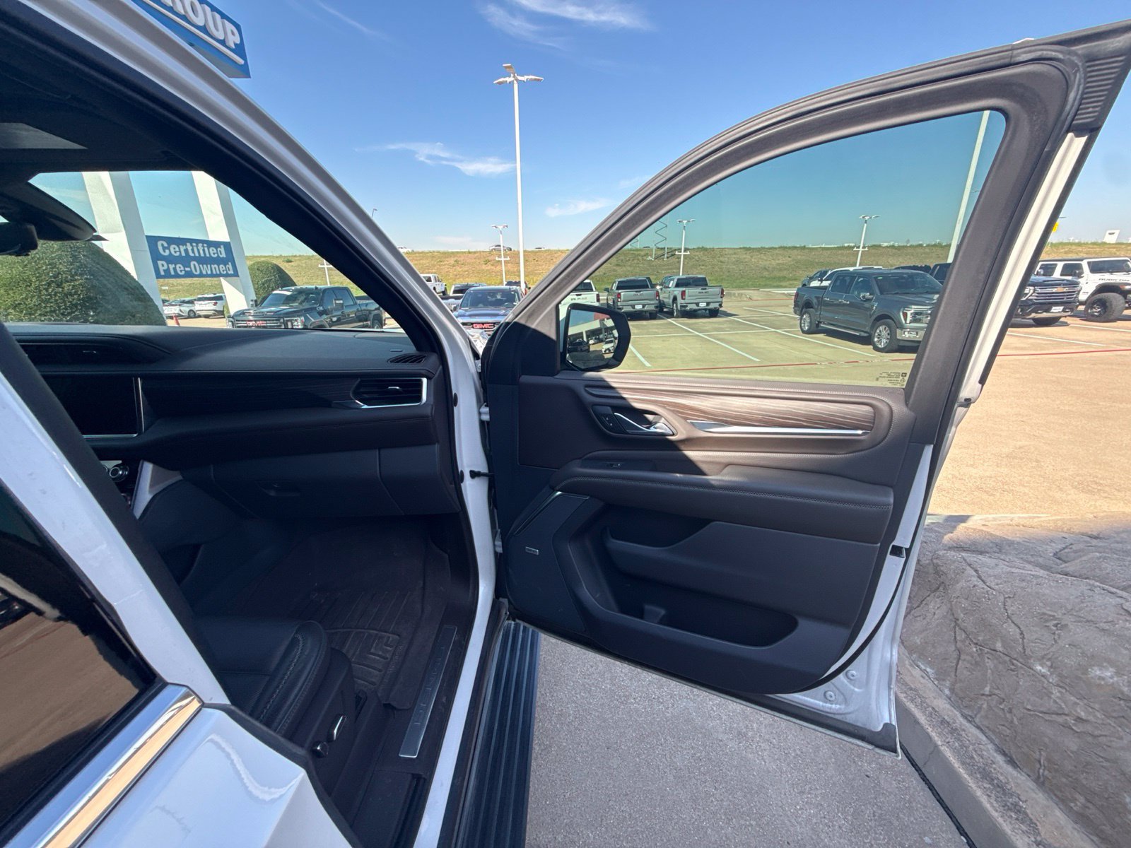 Used 2021 GMC Yukon Denali w/ Denali Premium Package AWD/4WD image 15