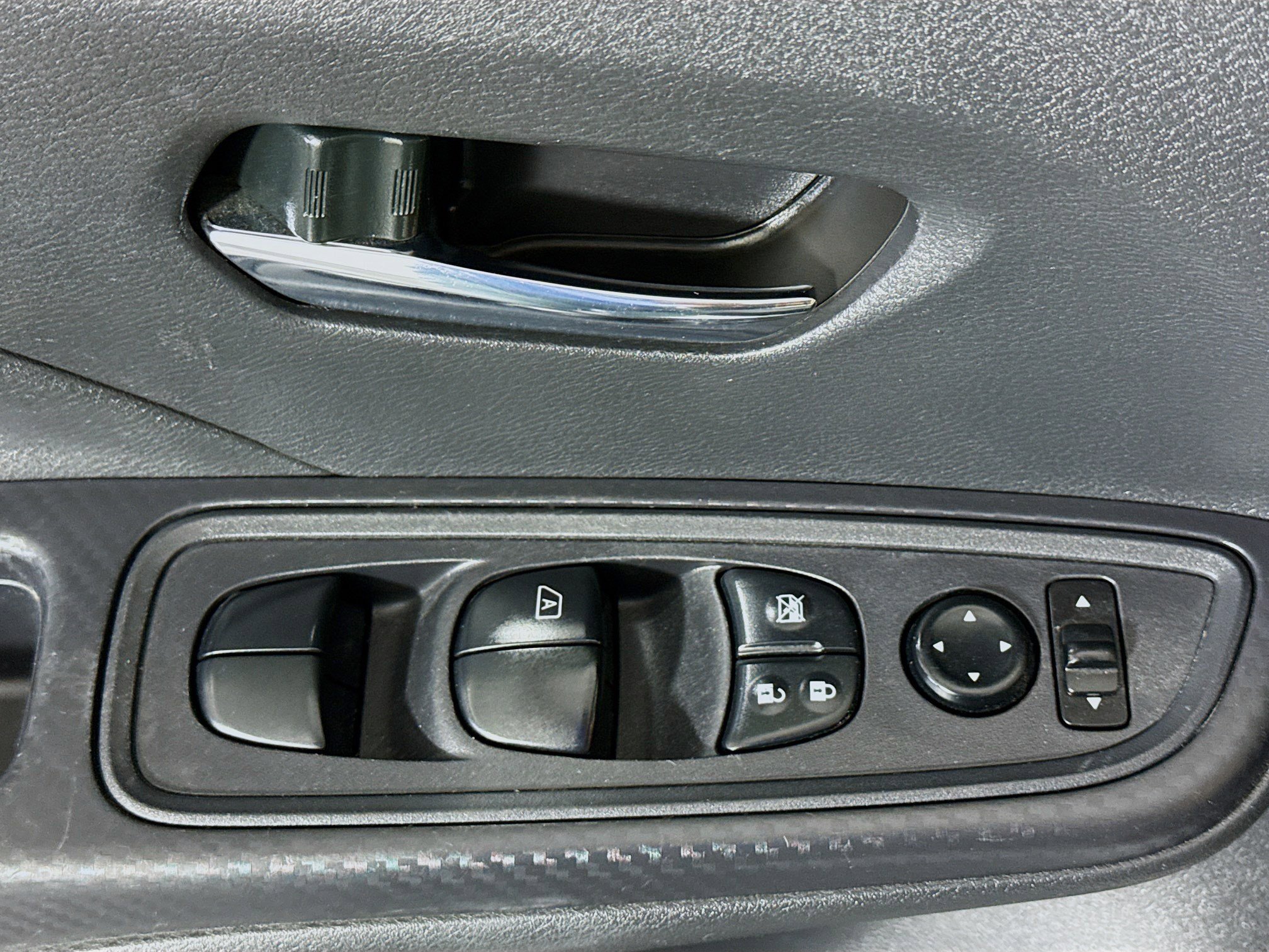 Used 2024 Nissan Versa SV w/ Trunk Package image 24