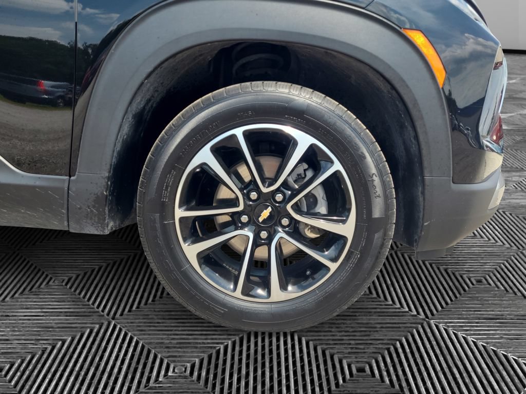 Used 2025 Chevrolet TrailBlazer LT AWD/4WD image 16