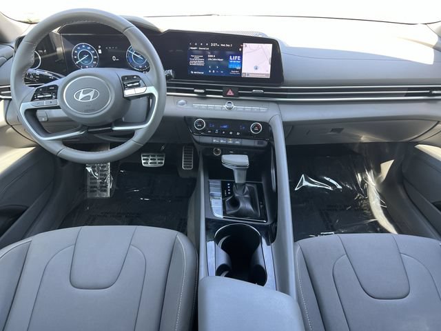 Certified 2025 Hyundai Elantra SEL FWD image 23