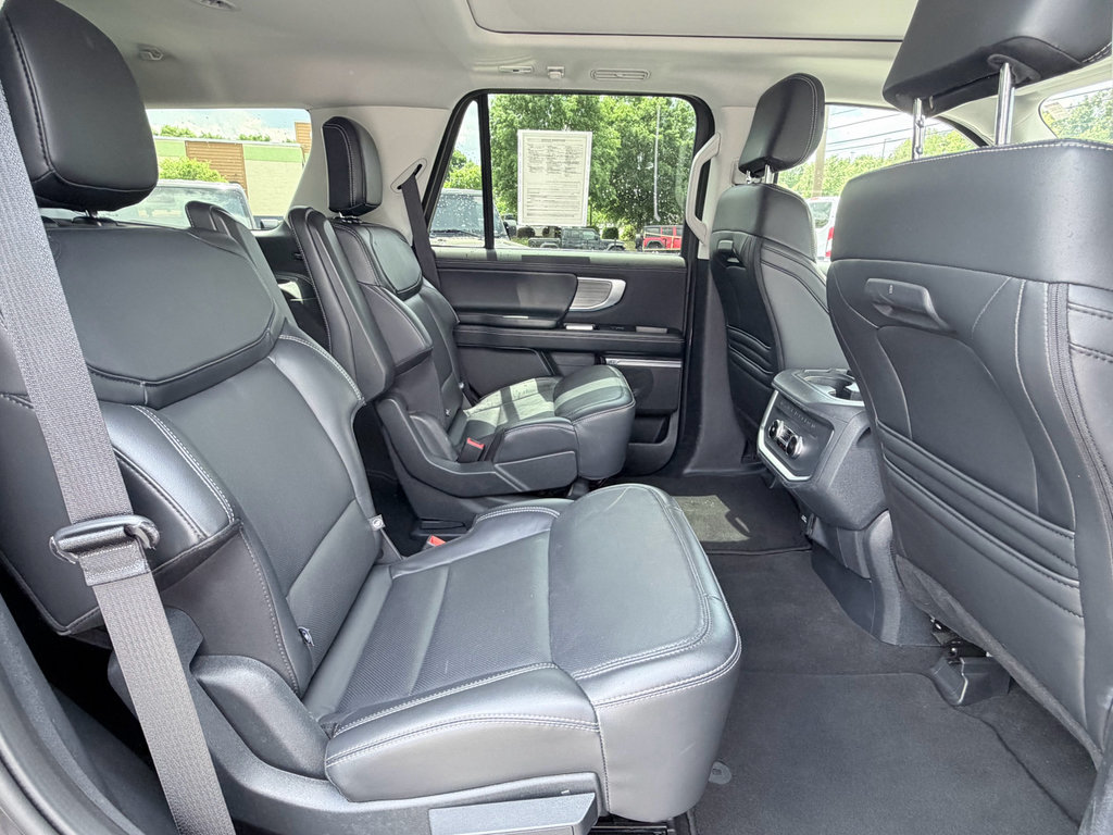 Used 2025 Ford Expedition Platinum AWD/4WD image 26