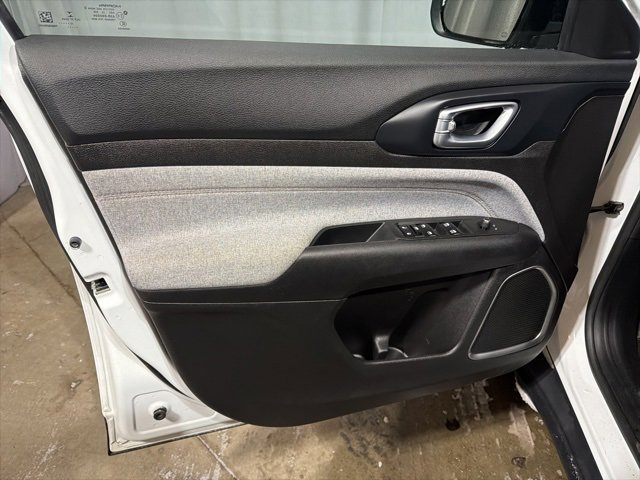 Used 2022 Jeep Compass Latitude image 9