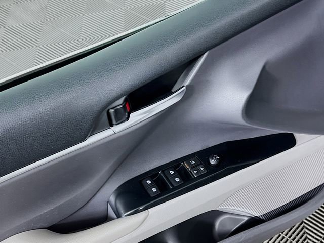 Used 2018 Toyota Camry SE image 16