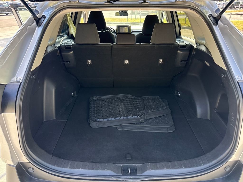 Used 2020 Toyota RAV4 XLE image 27