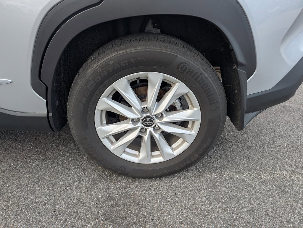 Used 2022 Toyota Corolla Cross LE image 12