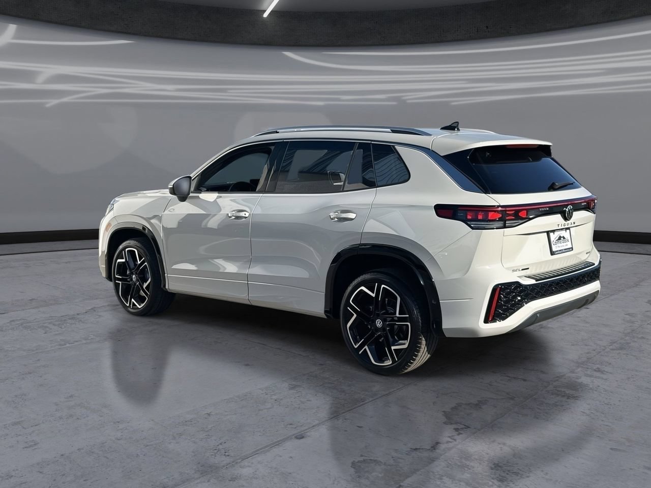 New 2026 Volkswagen Tiguan SEL R-Line AWD/4WD image 4