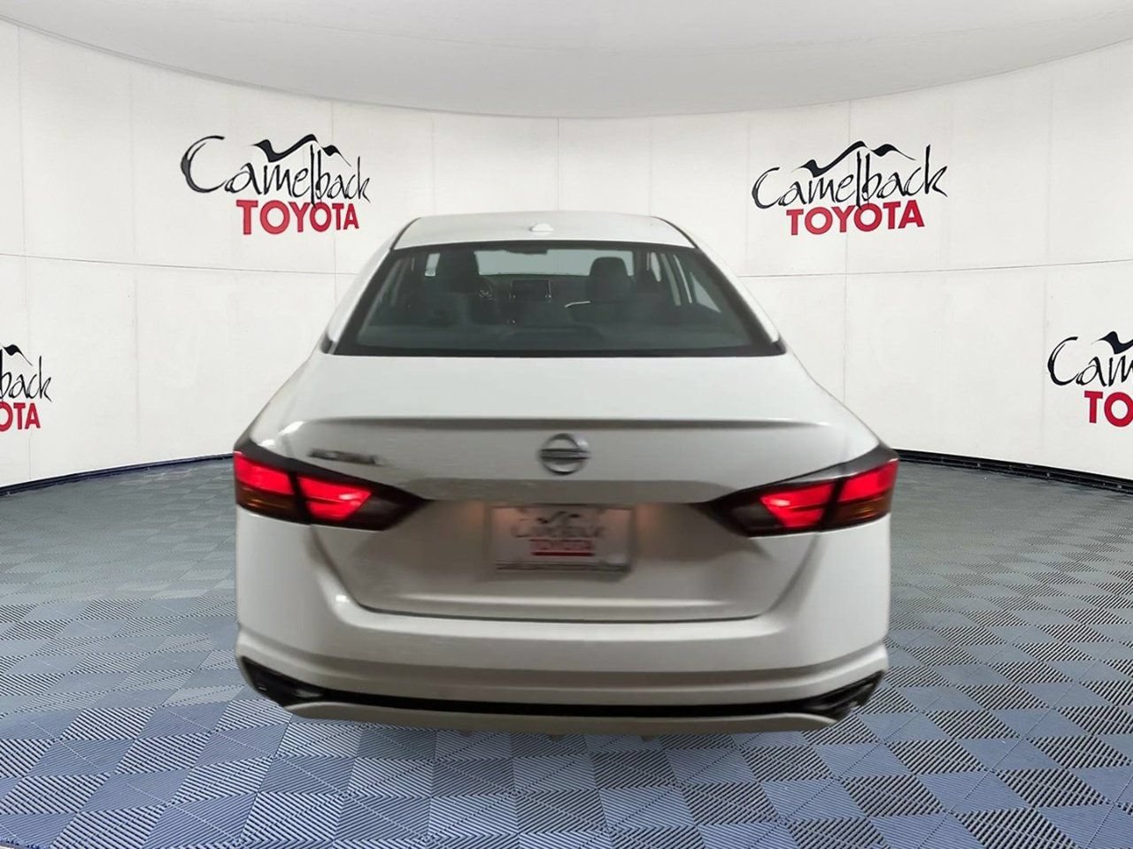 Used 2025 Nissan Altima 2.5 SV FWD image 9