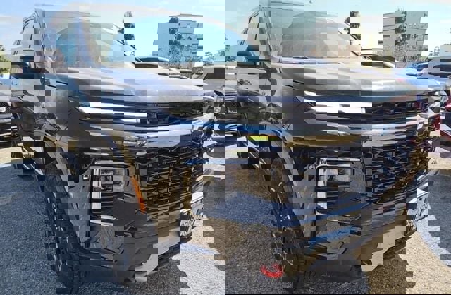 Used 2024 Chevrolet Traverse Z71 w/ Enhanced Driving Package image 2